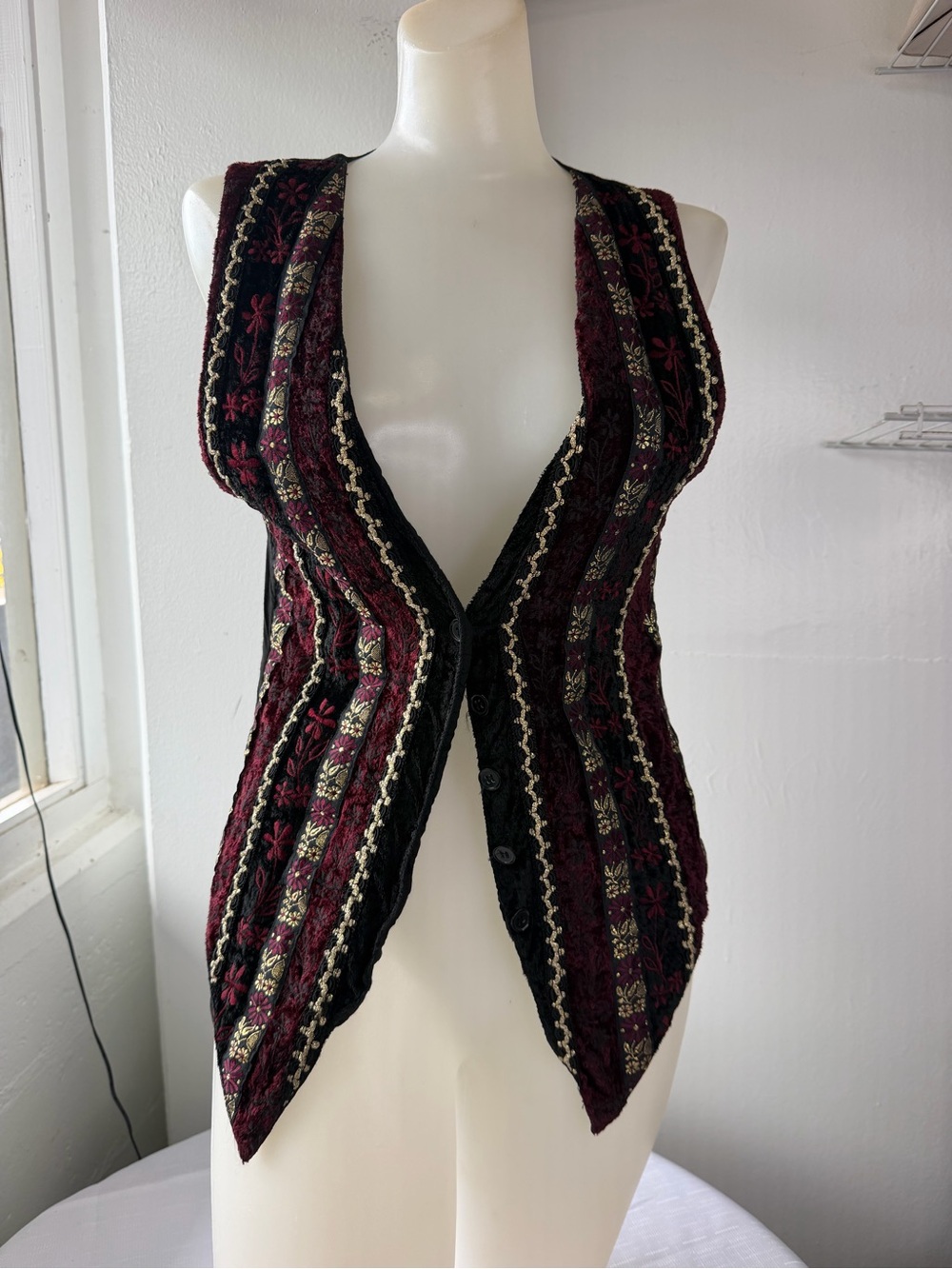 Contempo Casuals Vintage 90s Embroidered Velvet Vest Small